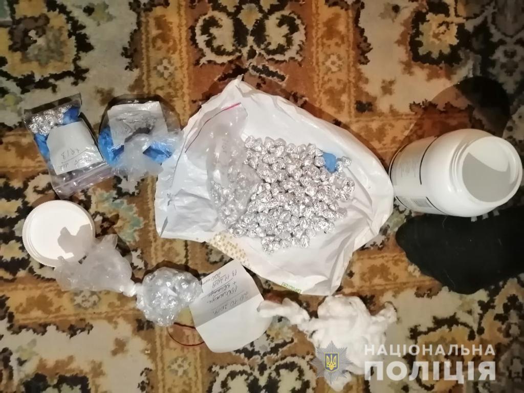 В Харькове 64-летняя женщина с дочерью торговали тяжелыми наркотиками